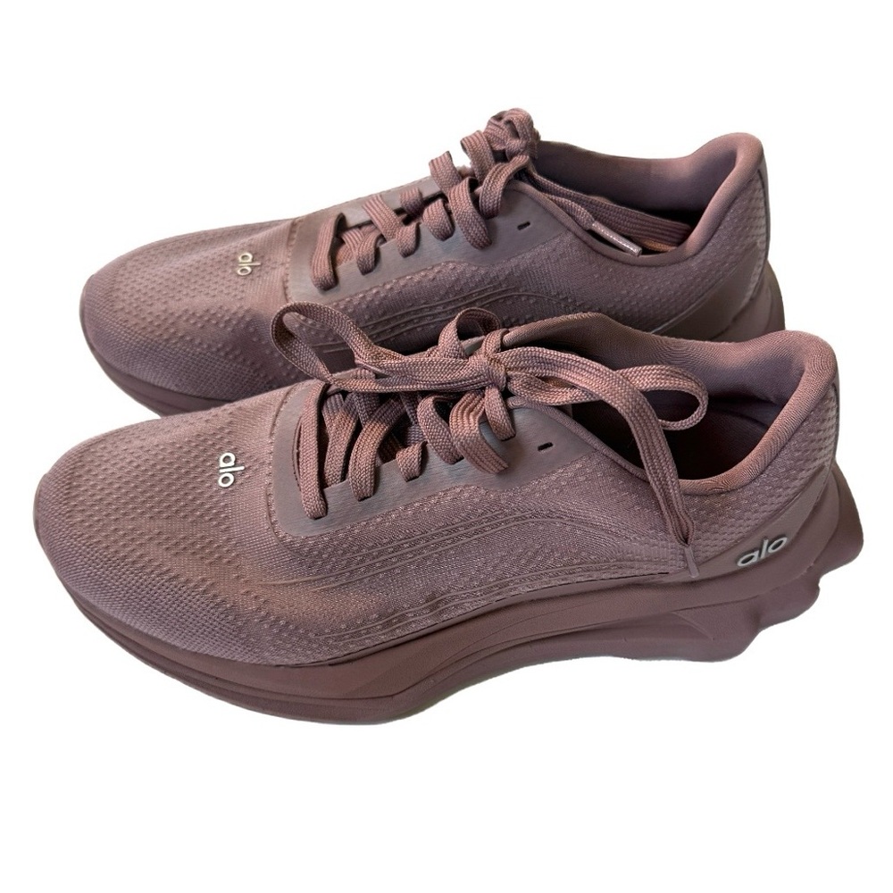 ALO Yoga Runners in Smokey Quartz